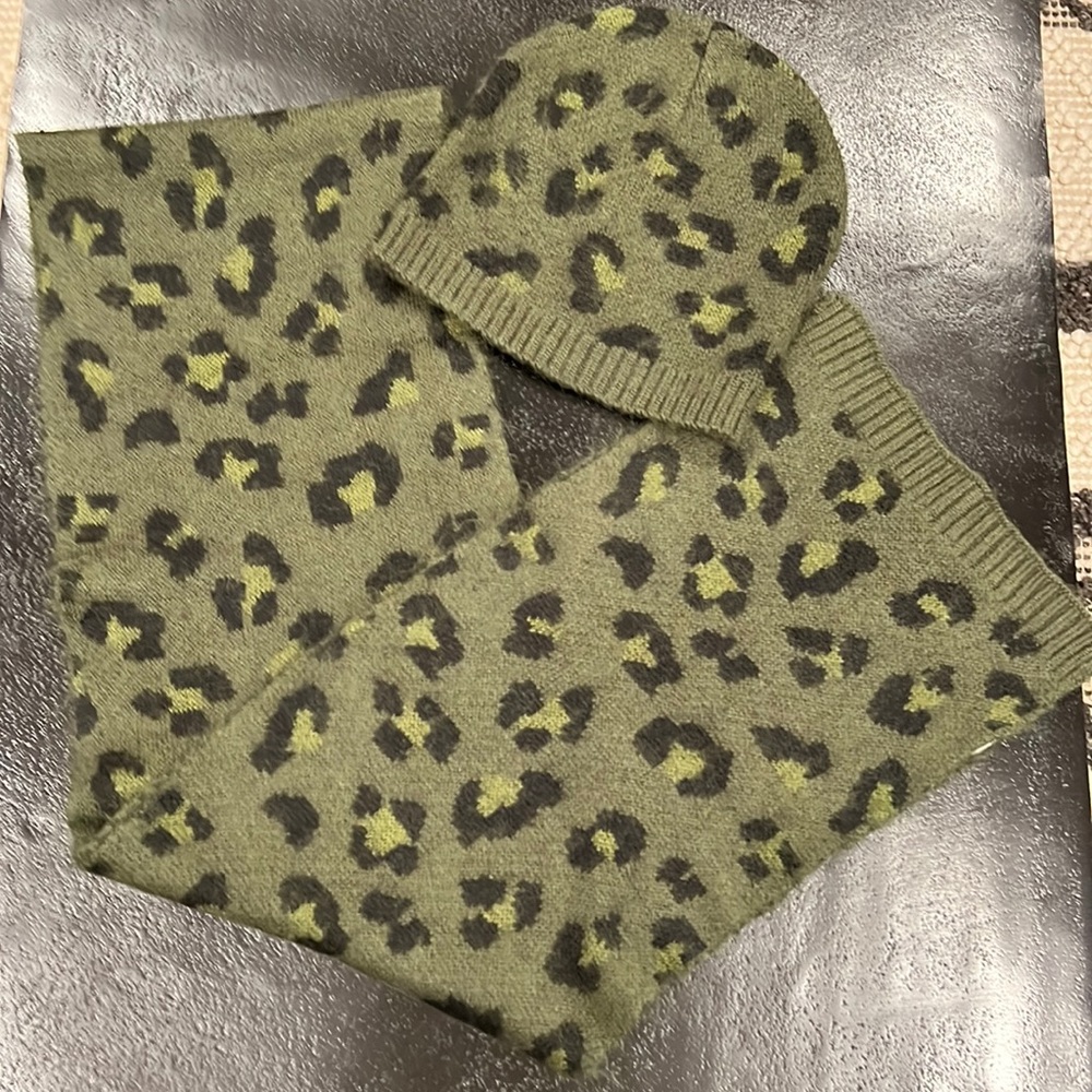 14TH & UNION Beanie Hat and Scarf Set